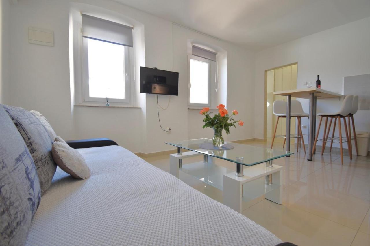 City Centre Apartment With Terrace 2 Pula Exteriér fotografie