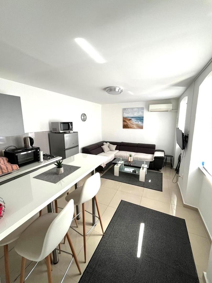 City Centre Apartment With Terrace 2 Pula Exteriér fotografie